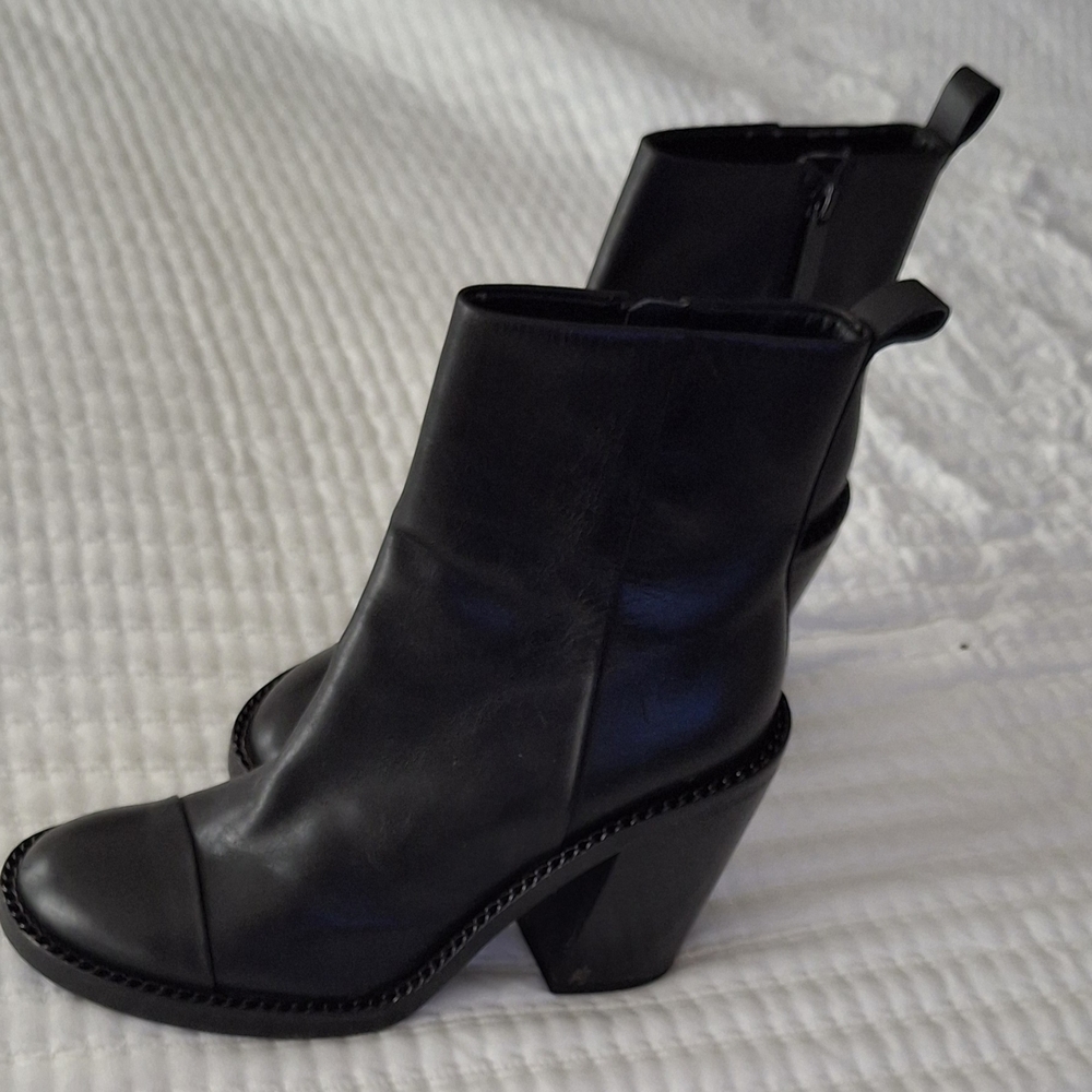 Kendall & Kylie Black Heeled Boots